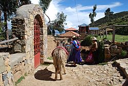 Archivo:Mujeres, Isla del Sol, Lago Titicaca, Bolivia