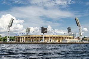 Archivo:Petrovskiy football stadium in SPB