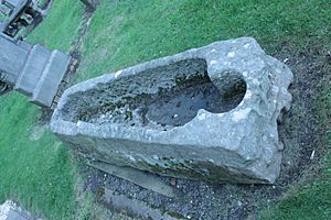 Archivo:Plain bespoke stone coffin