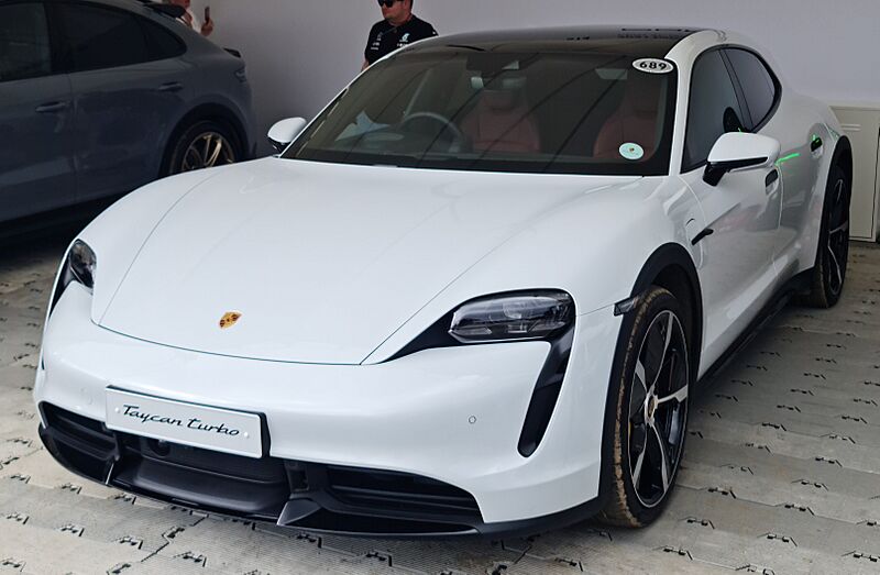 Porsche Taycan Cross Turismo