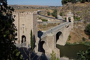 Archivo:Puente de Alcántara - 01