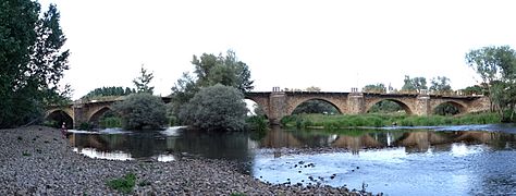 Puente de Cebrones del Río sobre el río Órgibo. León (1)