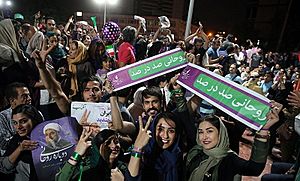 Archivo:Rouhani re-election celebrations in Tehran 3