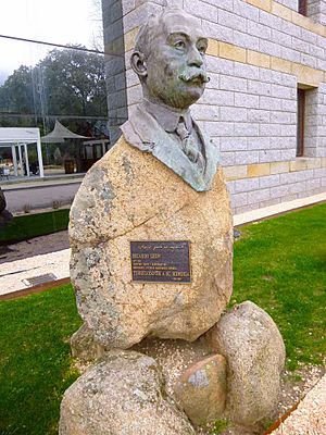 Archivo:Torrelodones - Monumento a Ricardo León 1