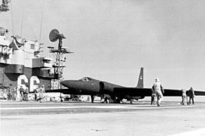 Archivo:USS America (CV-66) with a U-2