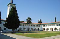 Archivo:University of Cyprus in Nicosia capital of the Republic of Cyprus 4