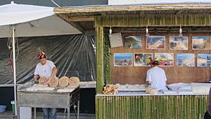 Archivo:Vendedores de Bolo do Caco, Funchal, Madeira - Jan 2012