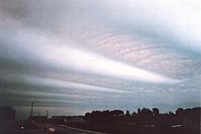 Archivo:Wave clouds