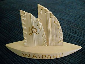 Archivo:Wood Burned souvenir from Waipahu, Hawaii