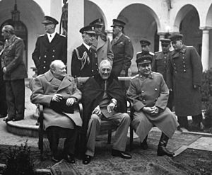 Archivo:Yalta Conference (Churchill, Roosevelt, Stalin) (B&W)