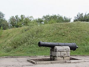 Archivo:Гармата і вал в Кіровограді