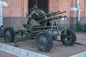 Archivo:14,5-мм счетверенная зенитная пулеметная установка конструкции Лещинского ЗПУ-4 (1)