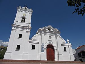 Archivo:2018 Santa Marta (Colombia) - Exterior de la Catedral Basílica de Santa Marta