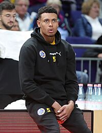 Archivo:2022-12-22 ALBA Berlin gegen Maccabi Tel Aviv B.C. (EuroLeague 2022-23) by Sandro Halank–101