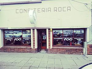 Archivo:2022-Confiteria El Roca