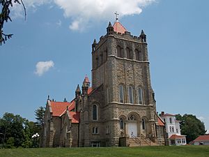 Archivo:Basilica of St. Michael the Archangel - Loretto, Pennsylvania 01