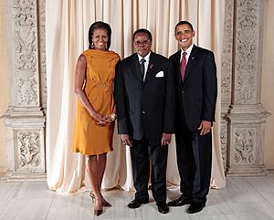 Archivo:Bingu wa Mutharika with Obamas