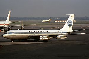 Archivo:Boeing 720-023B, Pan Am JP5974928