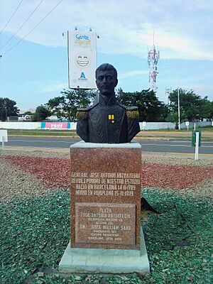 Archivo:Busto de José Antonio Anzoátegui 2