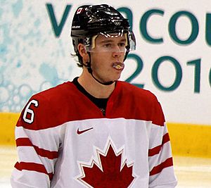 Archivo:Canada2010WinterOlympicslineup TOEWS(cropped) (1)