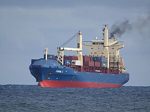 Archivo:Cargo Ship Puerto Cortes