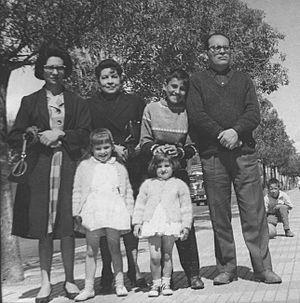 Archivo:Carlos Mesa - Family (1965 photograph) Biblioteca Virtual Carlos D. Mesa