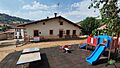 Casa del concejo y juegos infantiles en Cicujano