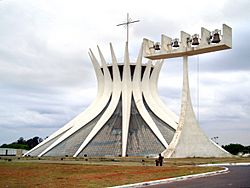 Archivo:Catedral de Brasilia en Brasil