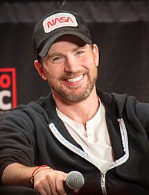 Archivo:Chris Evans C2E2 2023 2 (cropped)