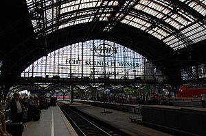 Archivo:Cologne railroad station - panoramio