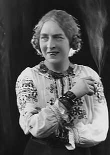 Dame Laura Knight 1936.jpg