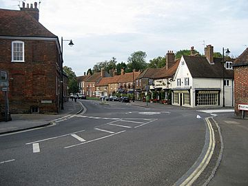 Archivo:Downtown Wendover - geograph.org.uk - 577796