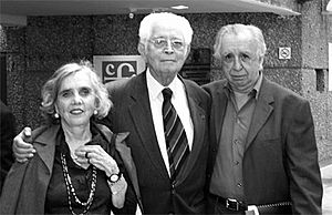 Archivo:Elena Poniatowska, Alí Chumacero y Vicente Leñero, 2005