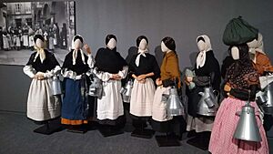Archivo:Exhibition Ruth Anderson in Pontevedra 01