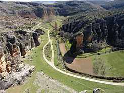 Hermoso paisaje en el curso del rio Gritos.jpg