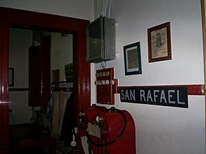 Archivo:Interior del Museo Ferroviario, ubicado dentro de la antigua estación San Rafael del Ferrocarril San Martín.