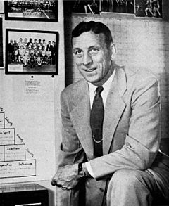 Archivo:John Wooden - Southern Campus 1960