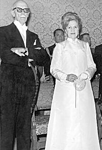 Archivo:José María Velasco Ibarra y Corina del Parral en Carondelet