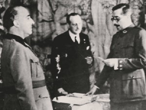 Juan Beigbeder and Francisco Franco.png