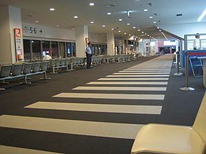 Archivo:Kobe Airport concourse