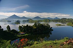 Archivo:Lake mutanda 1 LTO - 48264358446