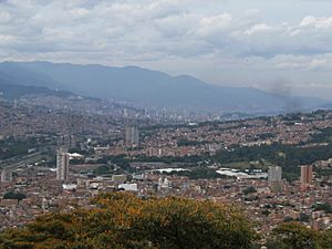 Archivo:Medellin y Bello