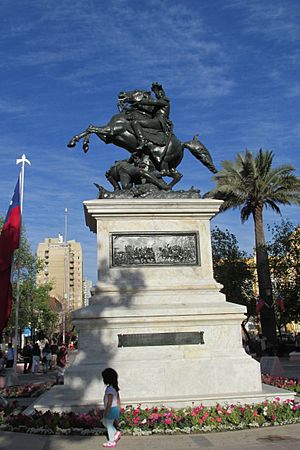 Archivo:Monumento a Bernardo O"Higgins en Plaza Los Héroes Rancagua