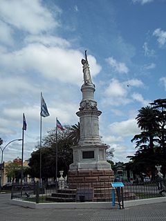 Archivo:Monumento a la Independencia Nacional - Florida