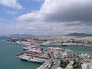 Archivo:Port of Piraeus Panoramic View