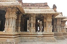 Archivo:Profile of main mantapa in the Vitthala temple complex in Hampi