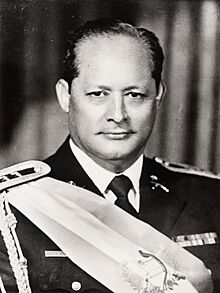 Retrato oficial de Carlos Manuel Arana Osorio (photo scan) (cropped).jpg
