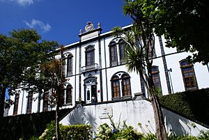 Archivo:Sede do Departamento de Oceanografia e Pescas sigla DOP da Universidade dos Açores, Concelho da Horta, ilha do Faial, Açores, Portugal