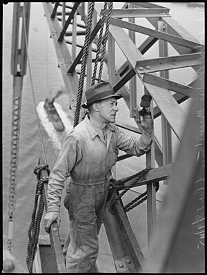 Archivo:Sydney Harbour Bridge maintenance, 18 September 1945