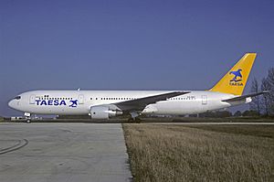 Archivo:TAESA Boeing 767-300ER Volpati-1